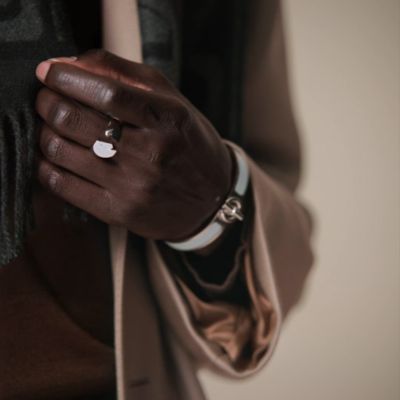 View: video, Clic, C'est Noue scarf